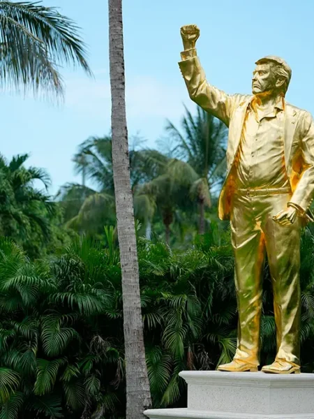 Trump Celebra la Instalación de su Estatua en Miami